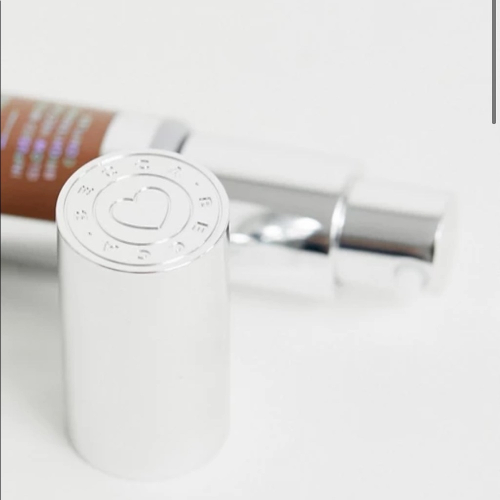 New BECCA’s Skin Love Walnut Blur Foundation - Picture 9 of 9